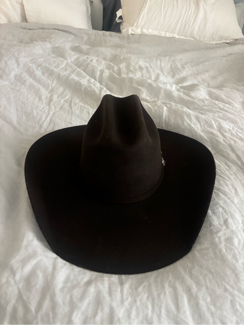 Classic Men’s Black Felt Western Hat